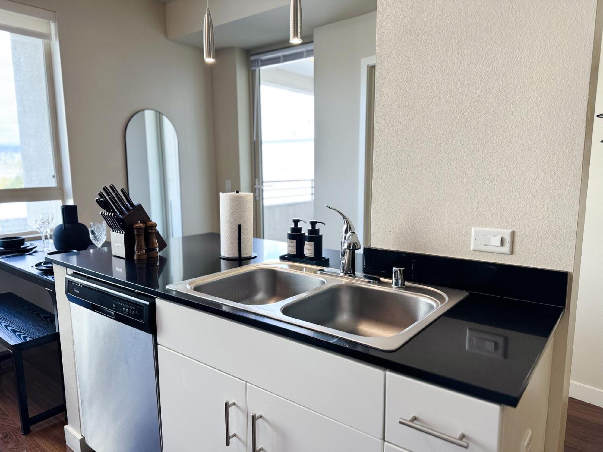 Apartment Stylish In La With Parking