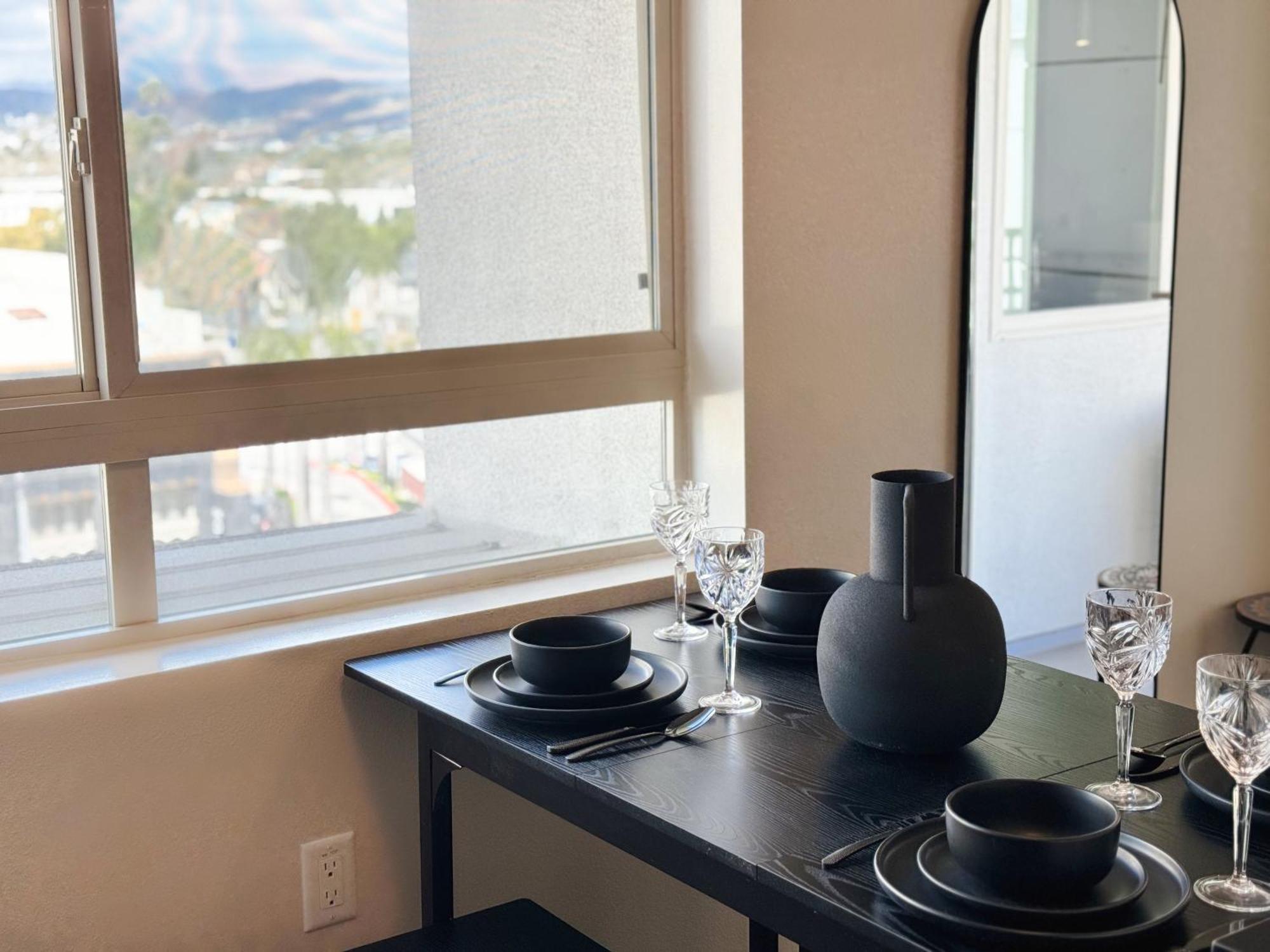 Stylish In La With Parking Apartment Los Angeles