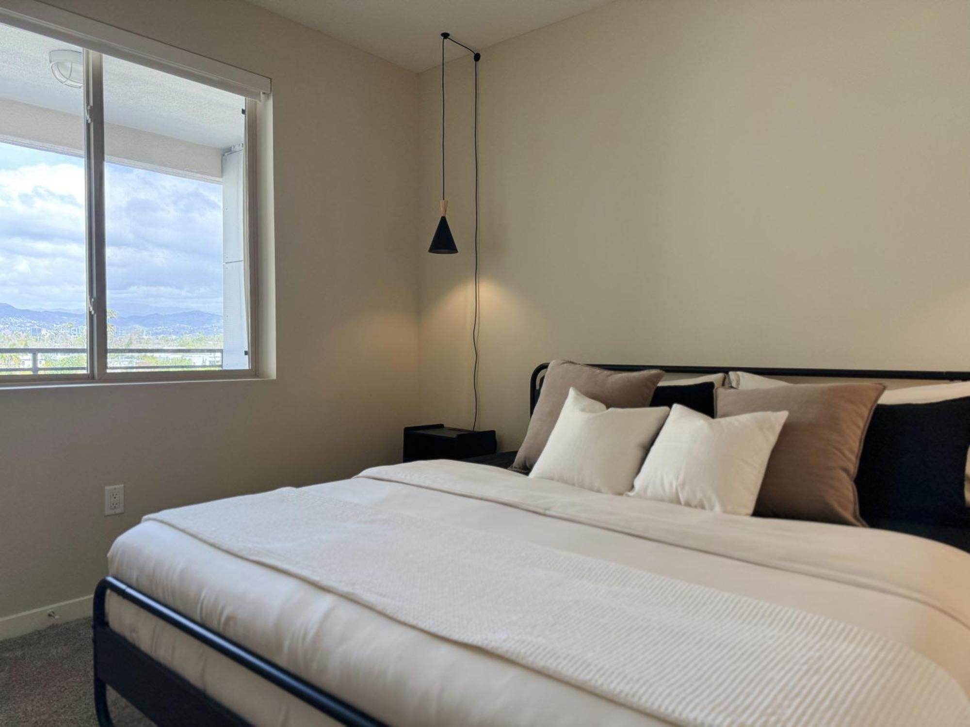 Apartment Stylish In La With Parking Los Angeles