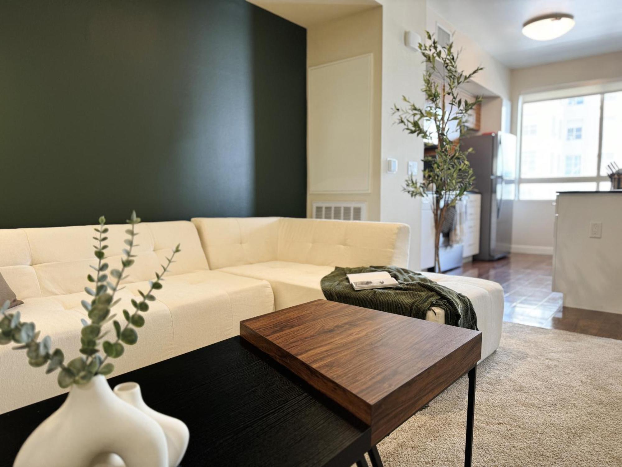 Apartment Stylish In La With Parking Los Angeles